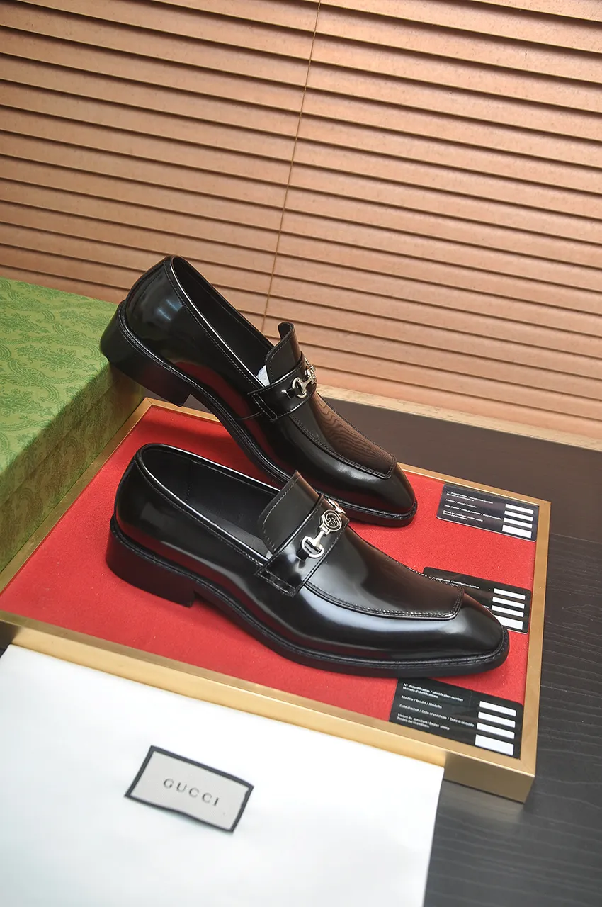 Men's shoes💰460💶Italy's top luxury men's shoes giant [GUCCI Gucci] has a new model 🍃Original European style🔰 Pleasant to the eye😍In order to make the shoes more durable and non-deformable🌀The production continues to follow traditional methods but there is still no lack of innovation💪The original cowhide is chosen for the leather♻️ Smooth, natural and exceptionally bright⭐Made of imported cowhide, the first choice of the rich 38-45 (45 customized)